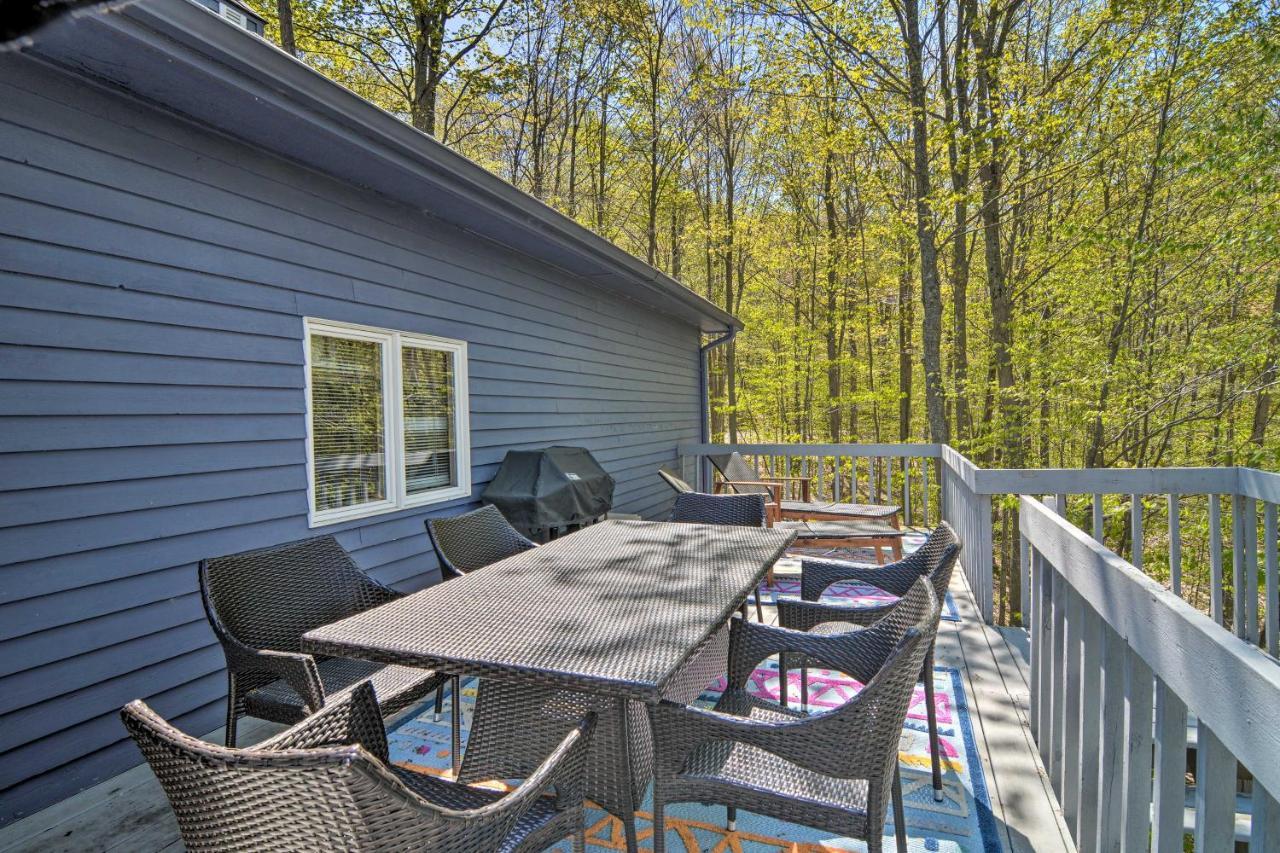 Resort-Style Harbor Springs Home With 2 Decks! Buitenkant foto