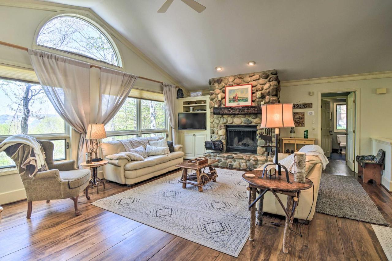 Resort-Style Harbor Springs Home With 2 Decks! Buitenkant foto