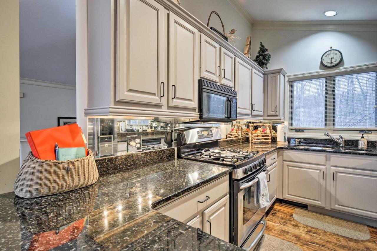Resort-Style Harbor Springs Home With 2 Decks! Buitenkant foto