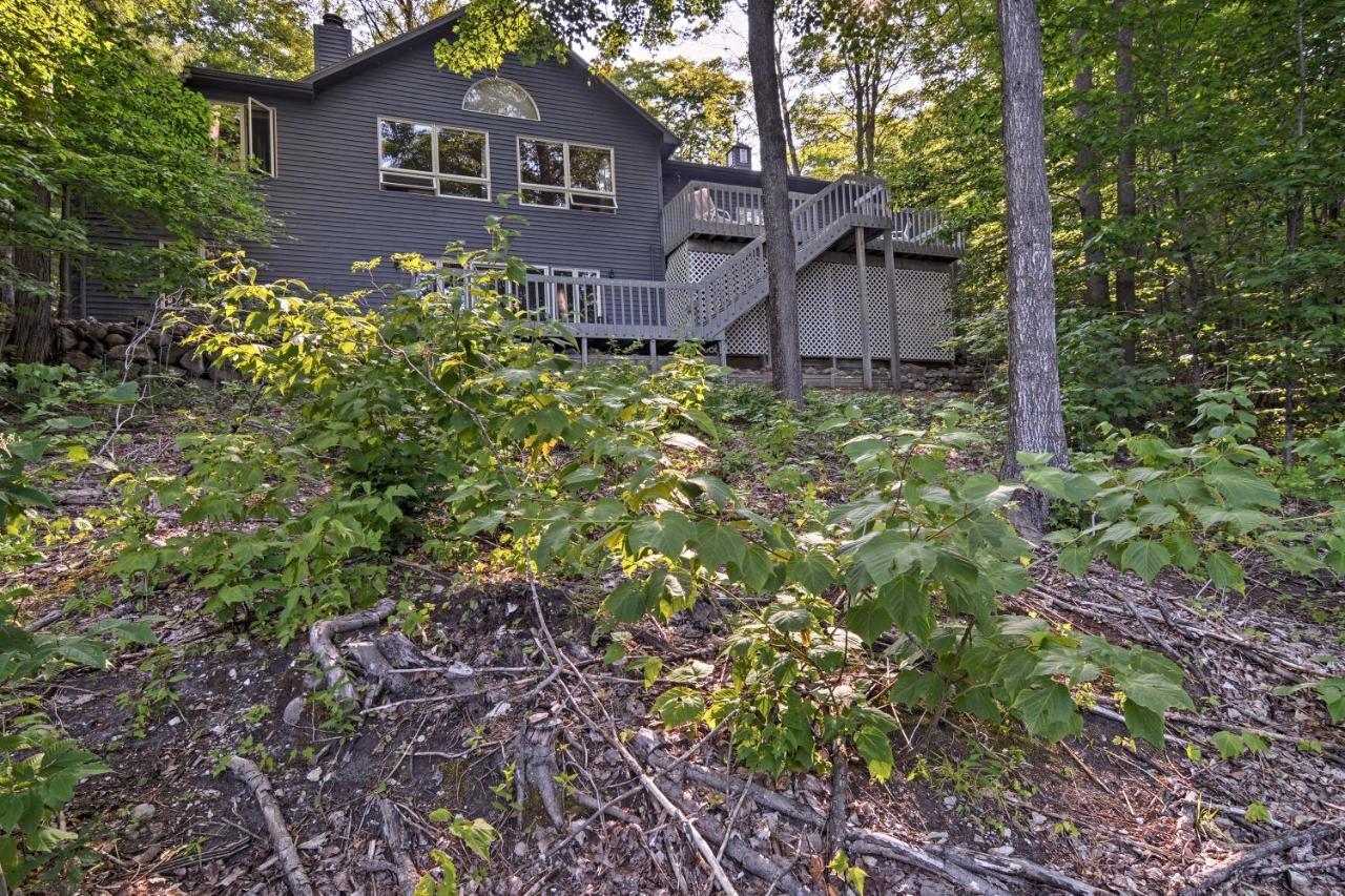 Resort-Style Harbor Springs Home With 2 Decks! Buitenkant foto