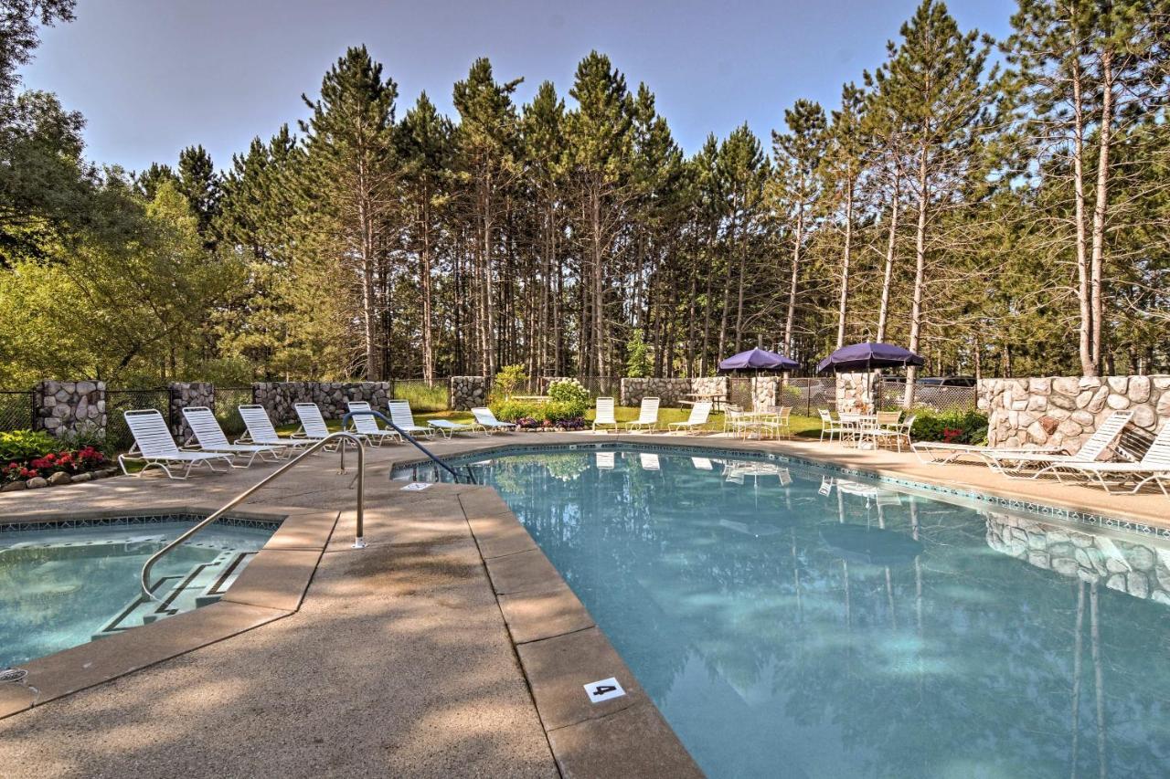 Resort-Style Harbor Springs Home With 2 Decks! Buitenkant foto