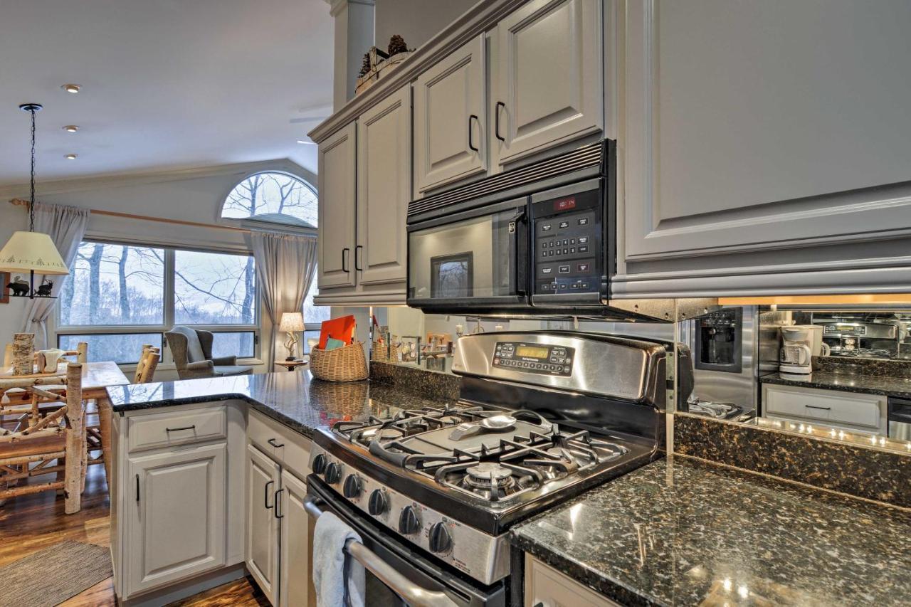 Resort-Style Harbor Springs Home With 2 Decks! Buitenkant foto